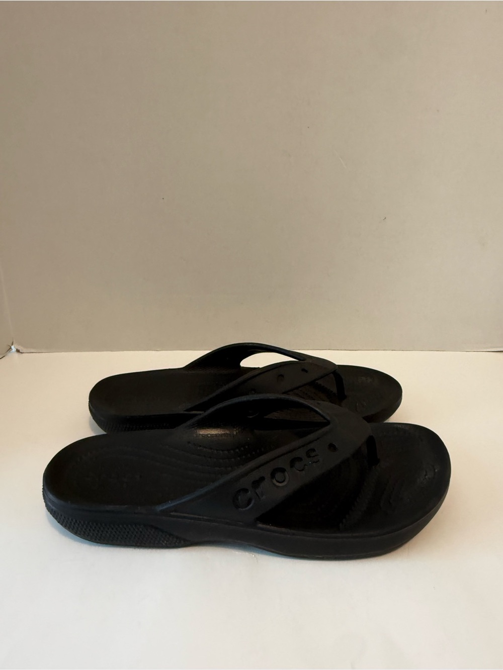 Crocs iconic comfort Black Slip On Flip Flop Sandals Women’s 9 men’s 7